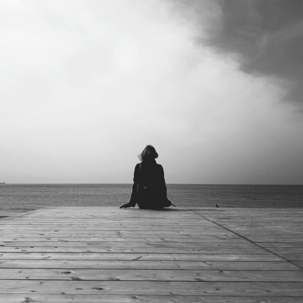 Diferencia entre la soledad elegida y la que duele