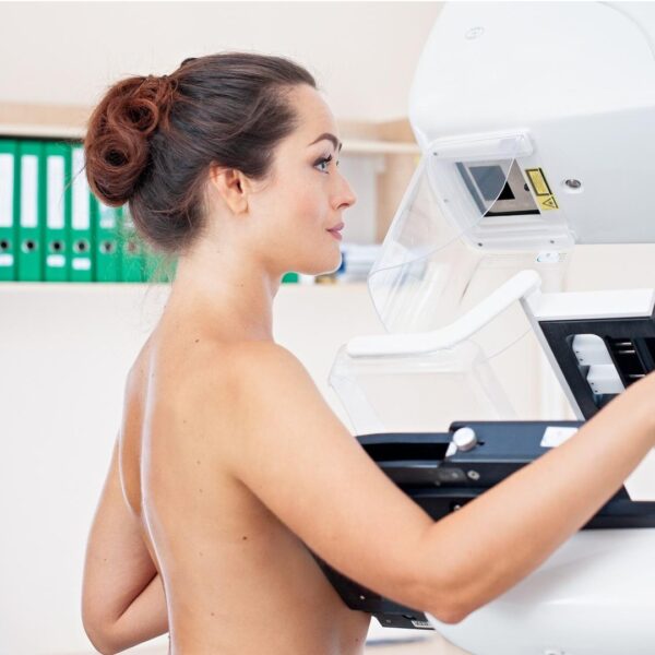 Mamografías y chequeos médicos: aliados en la salud de la mujer