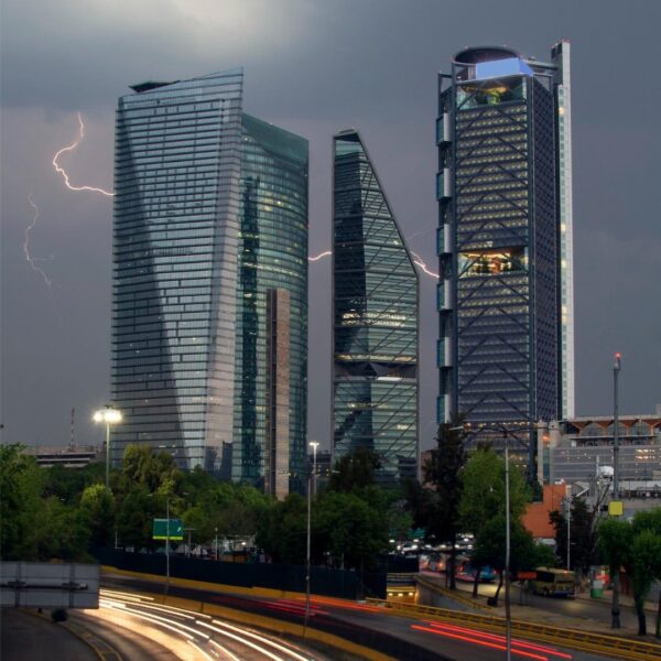 Equilibra los eventos sociales después del trabajo con la actividad física.